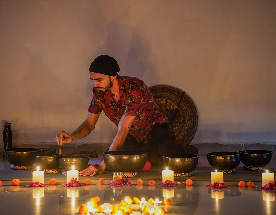sound-healing-session-at-rishikesh-yog-temple