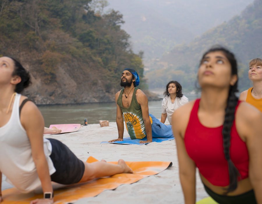 yoga-near-ganga-rishikesh